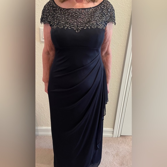 Long evening gown navy blue size 14P - Picture 12 of 14